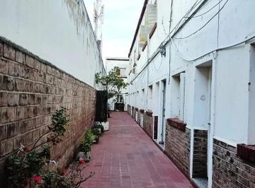 Ingreso complejo · Dueño Vende Departamento con Terraza Privada - Centro / Alberdi