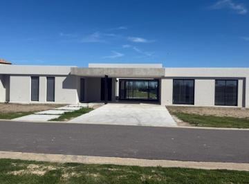 Casa · 259m² · 4 Ambientes · 1 Cochera · Casa Chalet en Venta en El Naudir, Escobar, G. B. a. Zona Norte