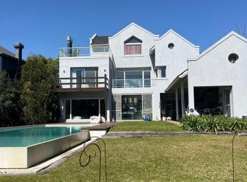 Casa · 392m² · 5 Ambientes · 2 Cocheras · Casa Chalet en Venta en Los Castores, Nordelta, Tigre