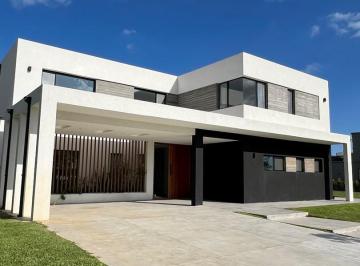Casa · 286m² · 5 Ambientes · 1 Cochera · Casa Quinta en Venta en Muelles, Puertos, Escobar