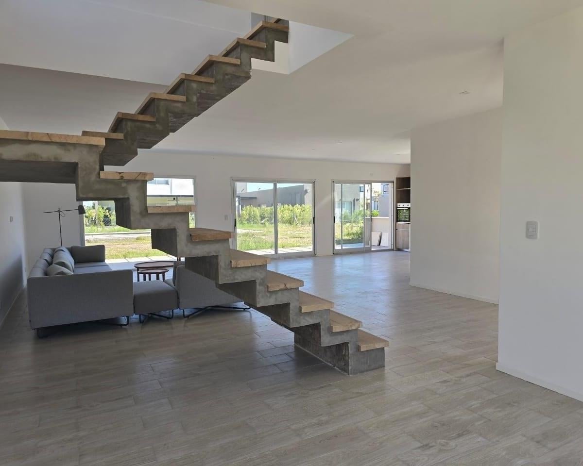 Casa en Venta en Carpinchos 4 dormitorios, Nordelta 100