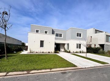 Casa · 333m² · 5 Ambientes · 1 Cochera · Casa en Venta en Virazón, Nordelta, Tigre