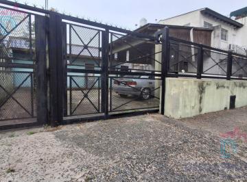 Casa · 164m² · 5 Ambientes · 3 Cocheras · Venta en Block Sobre Lote de 374 m²
