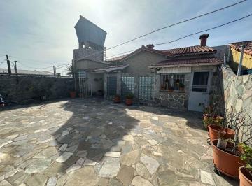 Casa · 330m² · 7 Ambientes · 3 Cocheras · Casa Para 2 Familias en Venta Lanus Cochera Jardin