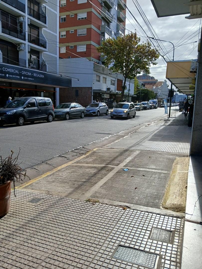 Local en Alquiler en Martinez, Hipólito Yrigoyen 100, Martínez, San Isidro