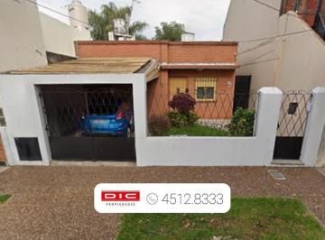 Casa · 180m² · 4 Ambientes · 1 Cochera · Casa en Munro