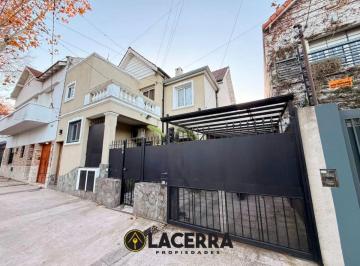Casa de 6 ambientes, Vicente López · Casa 6 Ambientes con Patio y Cochera en La Lucila