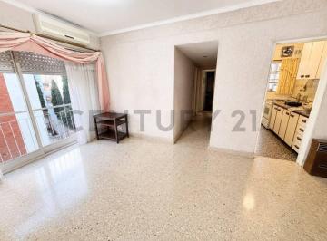 Departamento · 48m² · 3 Ambientes · Venta Departamento 3 Ambientes en Flores. Muy Luminoso y Silencioso