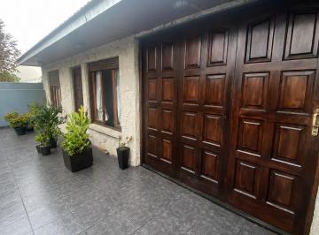 Imagen1 · Venta Casa 3 Ambientes con Garage y Parque. Hernandarias Al 5800, Barrio Las Avs