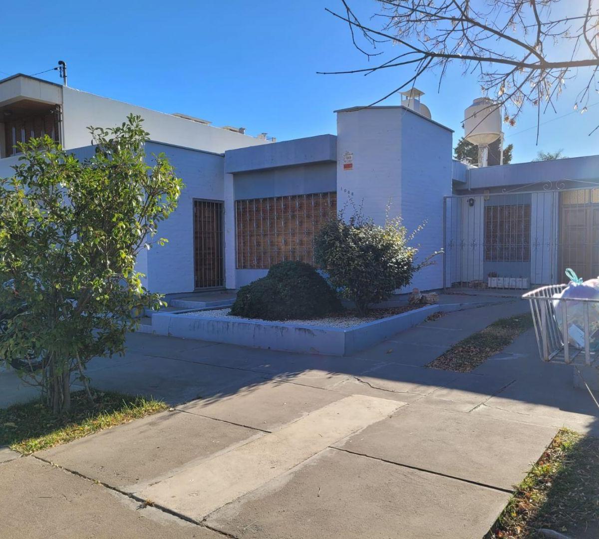 Carlos W. Lencinas 1060. Entre Av Cabildo y Av, Quiroga