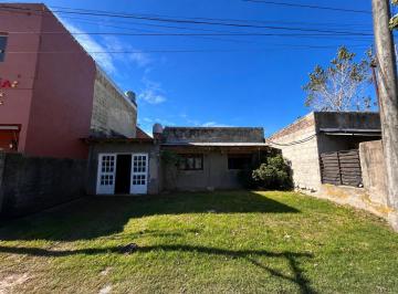 Casa · 4 Ambientes · 1 Cochera · Casa en Alquiler en Chascomús | 2 Dorm., Patio y Garage Cubierto