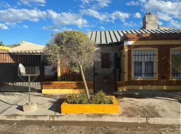 Casa · 245m² · 14 Ambientes · 2 Cocheras · Casa en Venta - 6 Dorm. 5 Baños - Cochera - 337,98 m² - Viedma, Río Negro