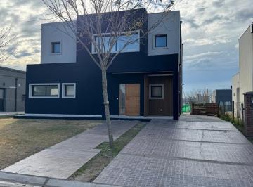 Casa · 154m² · 4 Ambientes · 2 Cocheras · Casa en Venta en San Pablo Chico, Pilar, G. B. a. Zona Norte