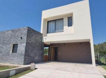Casa · 542m² · 4 Ambientes · 1 Cochera · Casa en Venta en Santa Ana, Villanueva, Tigre