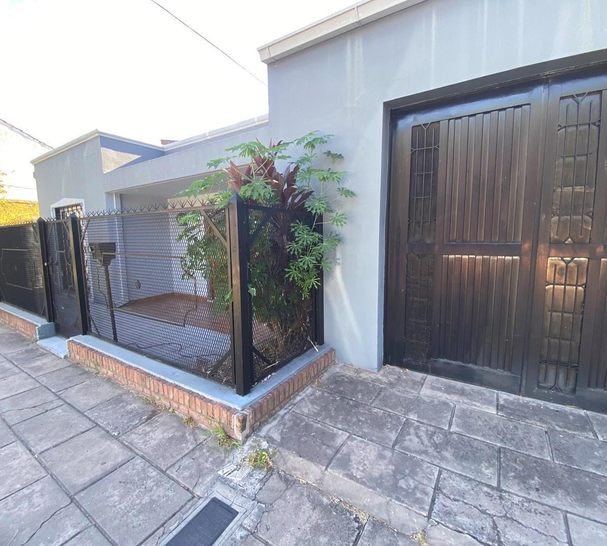 Casa en Venta con Departamento 3 dormitorios en General Pacheco, JM Estrada 100