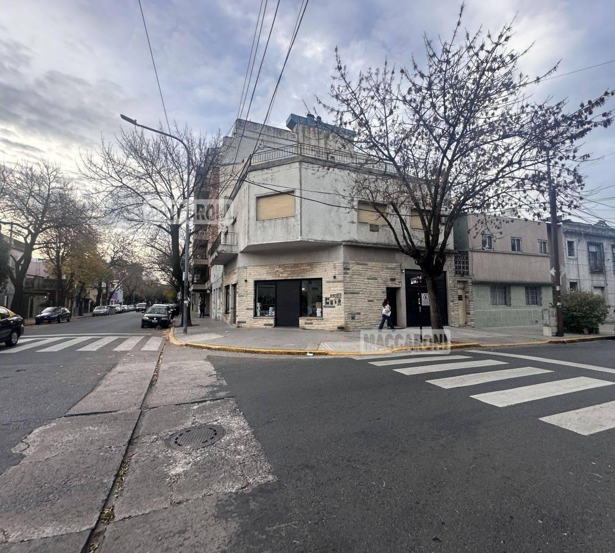 HUMAITA 6691. Entre Esquina y Av Lisandro De La Torre