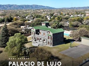 Casa · 1000m² · 13 Ambientes · Venta Palacio de Lujo en 12.000 m² de Parque (1000 m² Cubiertos) en Villa Parque Siquiman