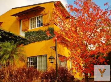 Casa · 200m² · 5 Ambientes · 3 Cocheras · Casa en Venta - 3 Dorm. 3 Baños - Cochera - 388 m² - Zárate