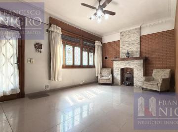 Casa · 73m² · 3 Ambientes · 1 Cochera · Casa Tipo Chalet de 2 Dorm. y Garage en Villa Urquiza