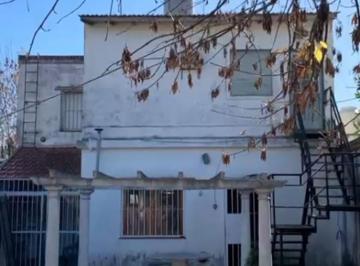 Casa · 173m² · 6 Ambientes · 2 Cocheras · Casa en Venta 6 Ambientes en Ituzaingó Norte