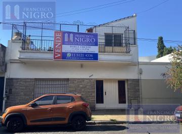 Casa · 162m² · 4 Ambientes · 1 Cochera · Venta Casa Doble Frente - Posible Galpón con Mas Estacionamiento. - Usam