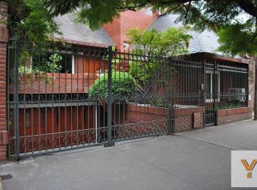 Casa · 360m² · 7 Ambientes · 3 Cocheras · Casa en Venta - 6 Dorm. 5 Baños 3 Cocheras - 360 m² - La Plata