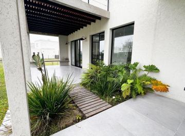 Casa · 175m² · 6 Ambientes · 4 Cocheras · Casa en Alquiler en Santa Ana, Villanueva, Tigre