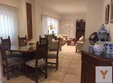 Casa · 320m² · 6 Ambientes · 2 Cocheras · Casa en Venta - 4 Dorm. 5 Baños - Local - 380 m² - Olivos