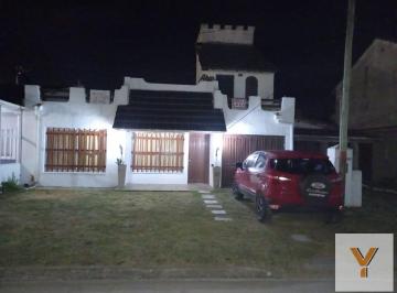 Casa · 117m² · 7 Ambientes · 2 Cocheras · Casa en Venta - 4 Dorm. 3 Baños - 200 m² - Santa Clara del Mar