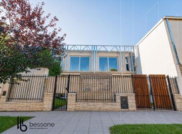 Casa · 100m² · 4 Ambientes · 1 Cochera · Casa en Los Troncos