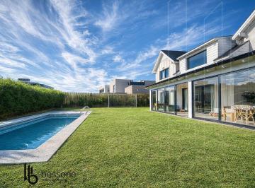 Casa · 293m² · 6 Ambientes · 3 Cocheras · Casa - Rumenco