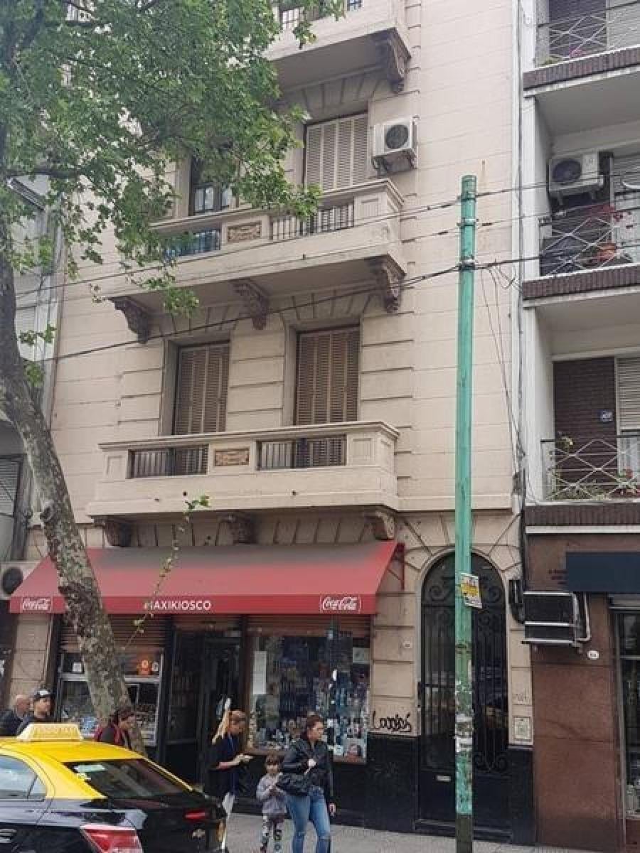 Montes de Oca e/ Avenida Suarez y Olavarría