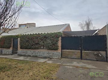 Casa · 94m² · 5 Ambientes · Venta Casa 3 Dorm Barrio Mercantiles