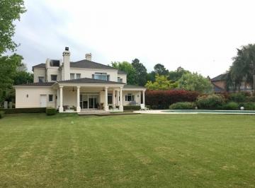 Casa de 8 ambientes, Moreno · Excelente Propiedad Estilo Colonial