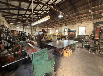Bodega-Galpón · 386m² · 7 Ambientes · 10 Cocheras · Galpón Mas Propiedad en Zona Industrial