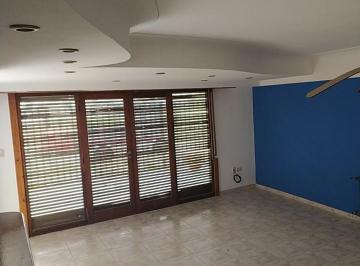 Casa · 194m² · 6 Ambientes · 3 Cocheras · Casa en Venta - 3 Dorm. 2 Baños - Cocheras - 194 m² - Mar del Plata