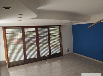 Casa · 194m² · 6 Ambientes · 3 Cocheras · Casa en Venta - 3 Dorm. 2 Baños - Cocheras - 194 m² - Mar del Plata