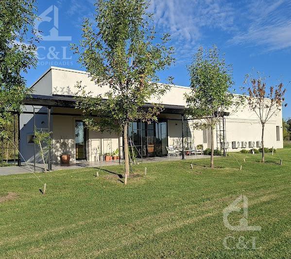 Casa · 180m² · 5 Ambientes
