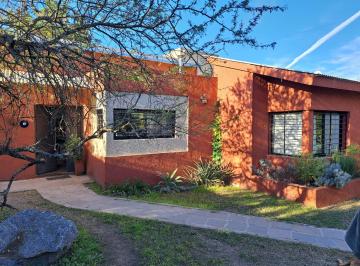 Casa en Venta de 3 ambientes Los Cigarrales · Hermosa y Moderna Casa en Unquillo, Excelente Ubicación