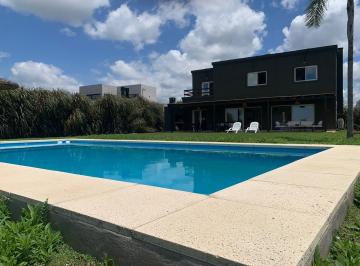 Casa · 256m² · 5 Ambientes · 4 Cocheras · Casa en Venta Cantón Golf - Hermosa Orientación Todo Sol