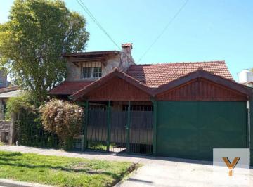 Casa · 80m² · 4 Ambientes · 3 Cocheras · Casa en Venta - 3 Dorm. 1 Baño - 280 m² - Burzaco