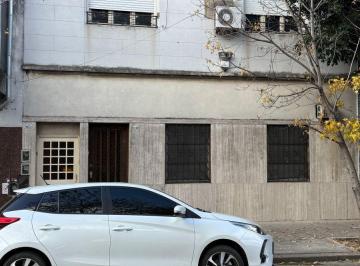 PH de 3 ambientes, Parque Chacabuco · PH de 78 m² con 2 Dorm. en Alquiler en Parque Chacabuco - Patio y Terraza