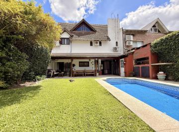 Casa · 198m² · 6 Ambientes · 2 Cocheras · Casa en Venta con Pileta en El Bajo de San Isidro