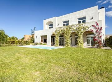 Casa · 300m² · 6 Ambientes · 6 Cocheras · Casa en Venta en El Canton Golf Escobar