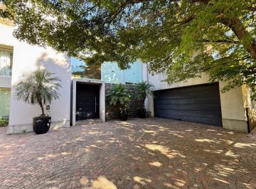 Casa · 440m² · 5 Ambientes · 2 Cocheras · Casa en Venta en Lomas de San Isidro, San Isidro, G. B. a. Zona Norte