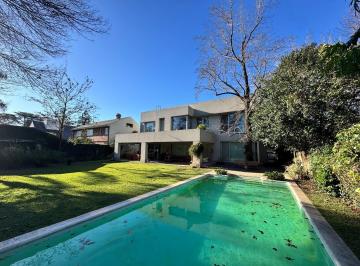 Casa · 440m² · 5 Ambientes · 2 Cocheras · Casa Moderna en Venta en Lomas de San Isidro Zona Jockey Club, Preinstalación Ascensor
