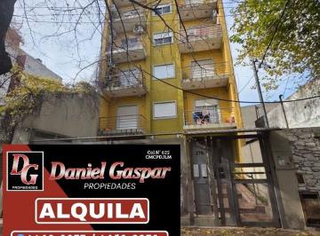 Departamento de 2 ambientes, Morón · Alquiler – Departamento 2 Ambientes Al Frente – Semipiso
