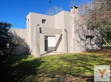 Casa · 150m² · 4 Ambientes · 4 Cocheras · Casa en Venta - 2 Dorm. 2 Baños - Santa Brigida