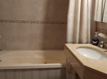 Baño completo · Dpto 3 Amb + Hab. Pequeña, Pb Al Frente a 1 Cuadra de Av Cabildo - Sin Expensas