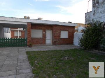 Casa · 300m² · 3 Ambientes · 1 Cochera · Casa en Venta - 4 Dorm. 3 Baños 3 Cocheras - 350 m² - Las Toninas